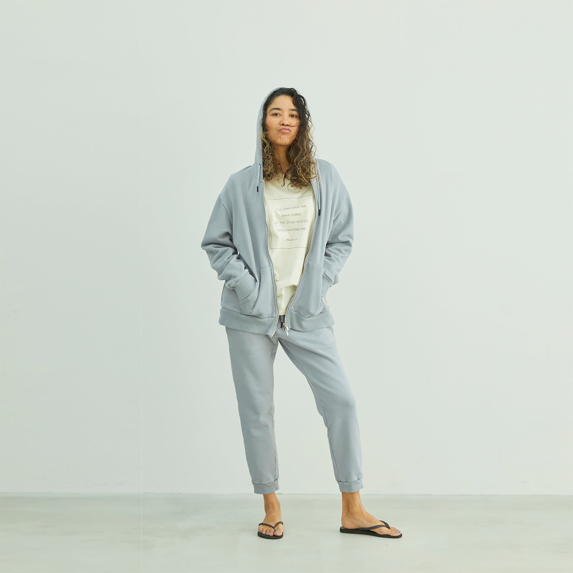 makani  | SWEAT ZIP UP HOODIE